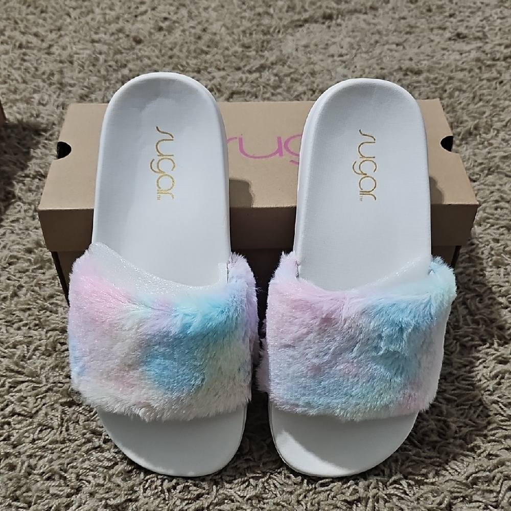 NEW Sugar Sandals Wuzzy Slip On Furry 7 Slipper Slides Tie Dye Rainbow Faux Fur